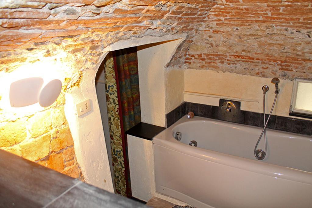 Hotel Torre Cepollini Albenga Habitación foto